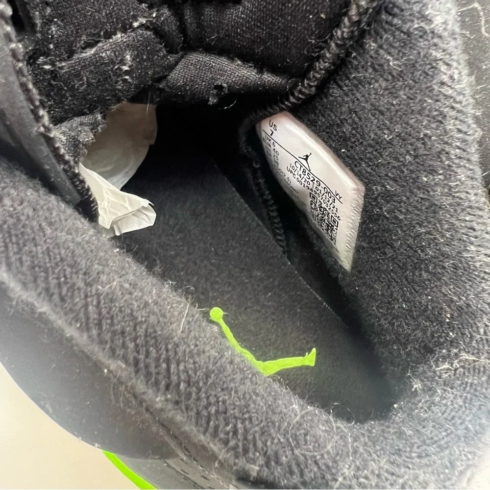 Air Jordan 6 Retro Sneaker - Picture 7 of 8
